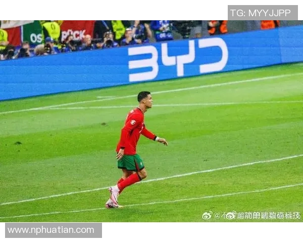 从绿茵赛场到光影世界解读足球巨星传奇人生 从绿茵赛场到光影世界解读足球巨星传奇人生